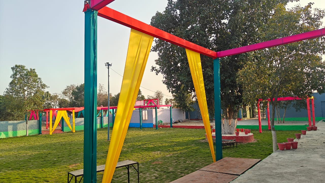 OM PARADISE Green Lawn with Vibrant Decorations and Seating